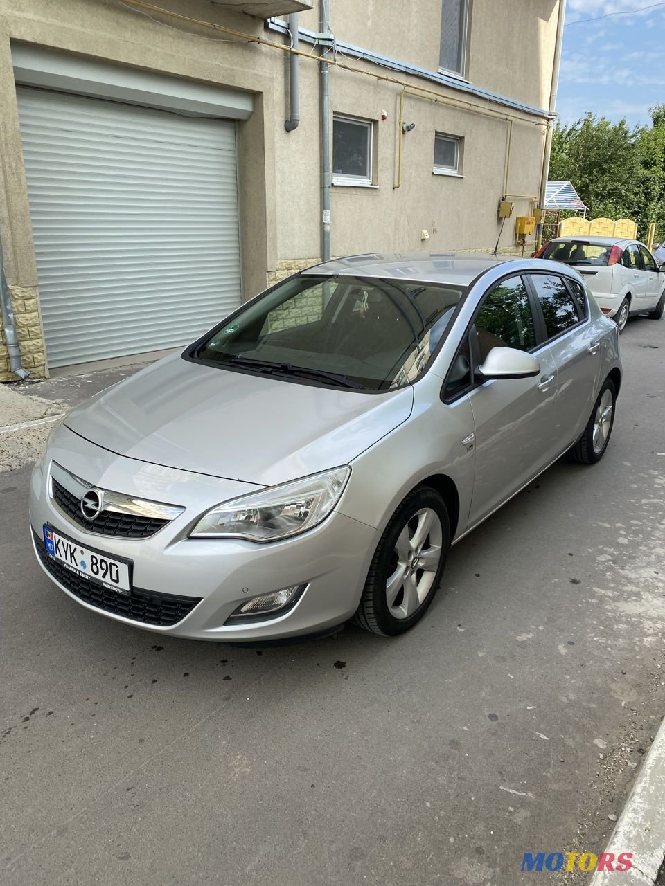 2012' Opel Astra photo #1