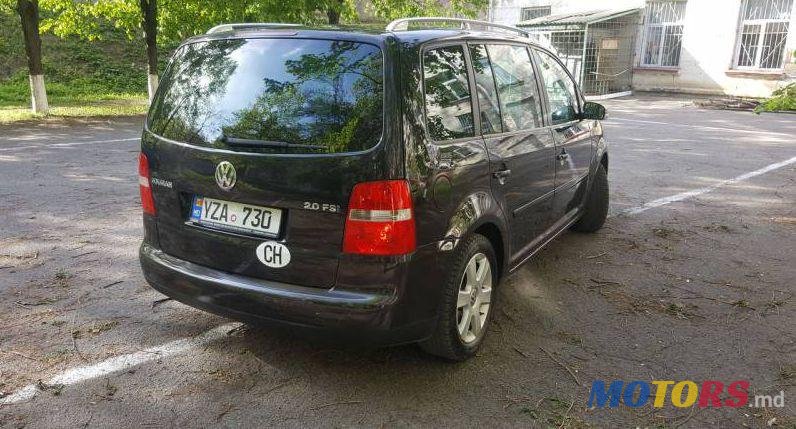 2004' Volkswagen Touran photo #4