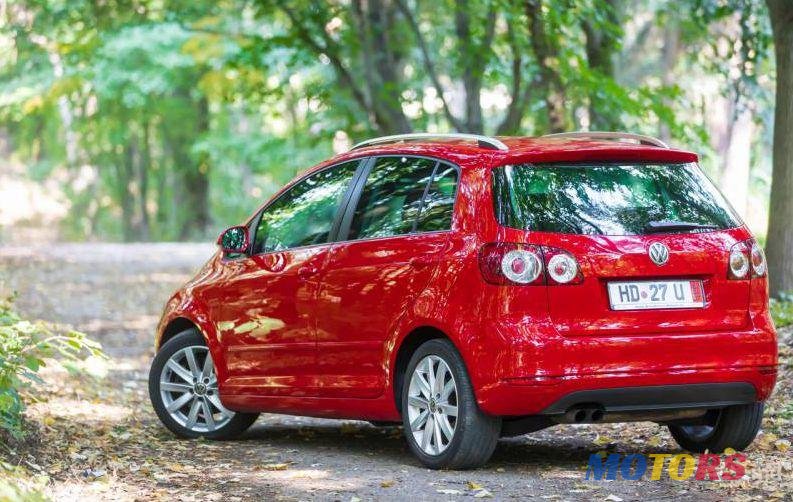 2011' Volkswagen Golf Plus photo #2