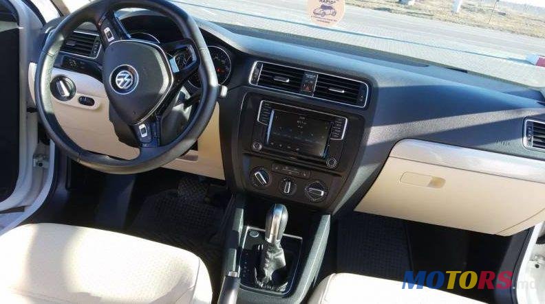 2016' Volkswagen Jetta photo #3