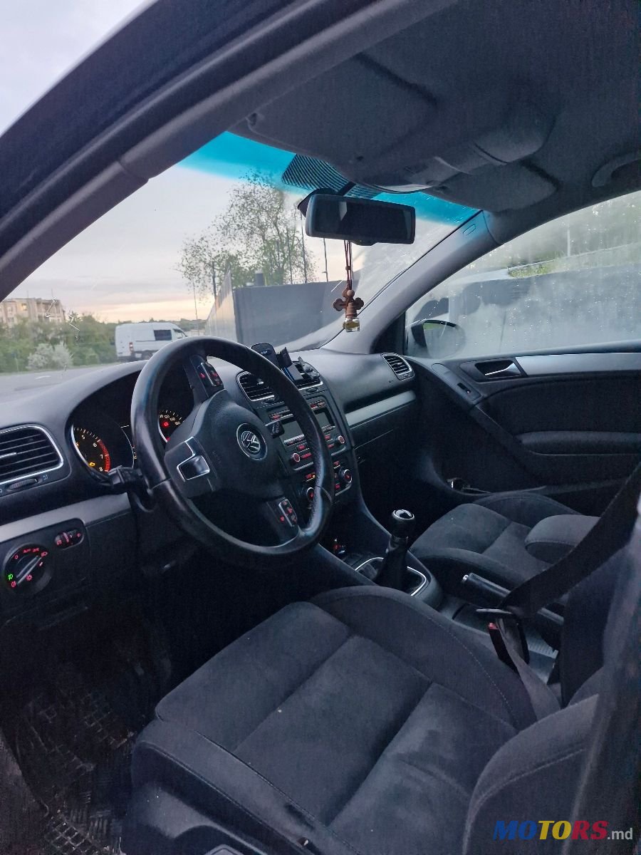 2009' Volkswagen Golf photo #5