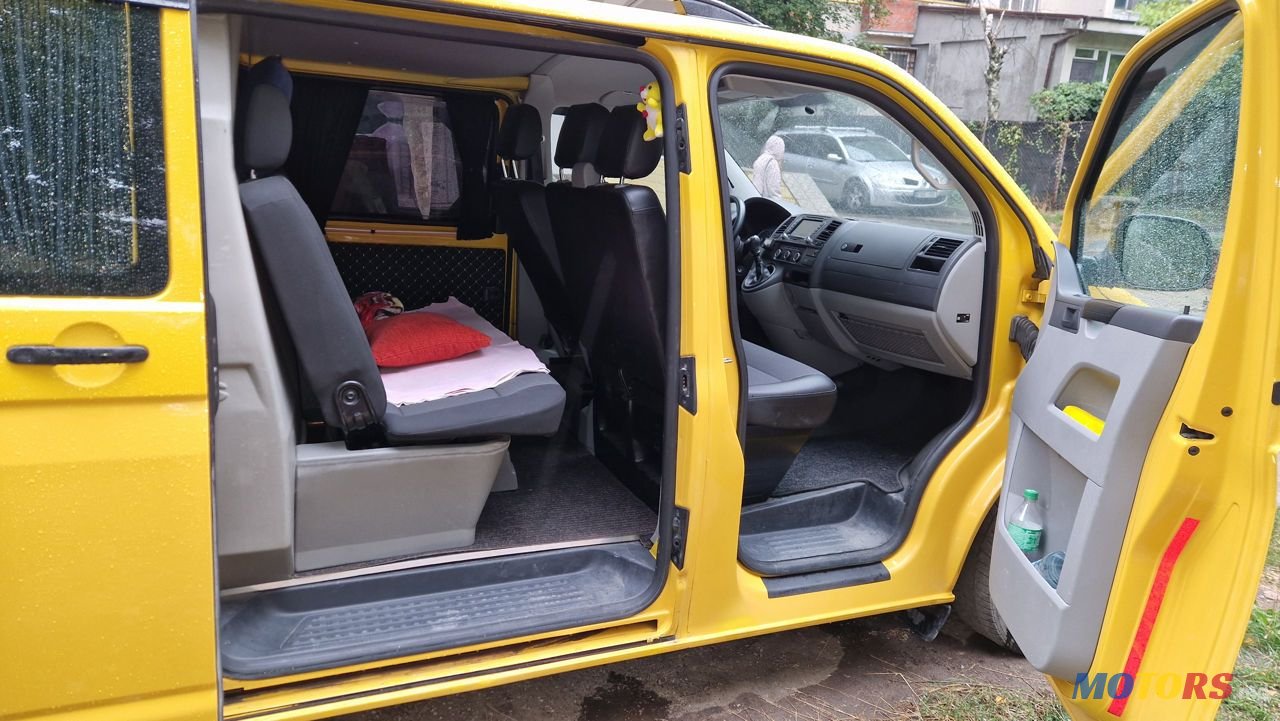 2013' Volkswagen Transporter photo #5