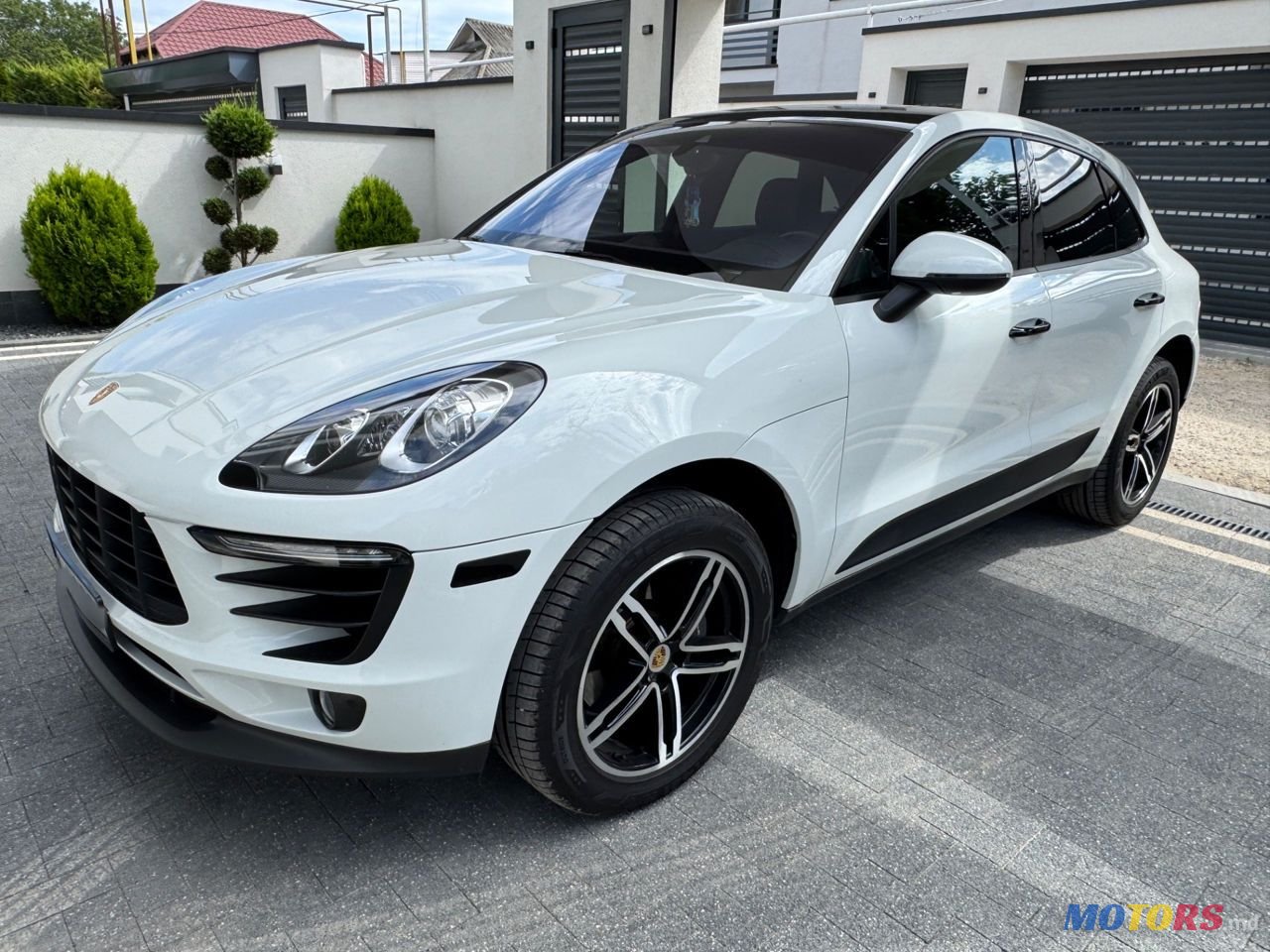2018' Porsche Macan photo #1