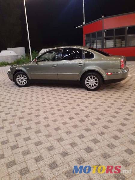 2002' Volkswagen Passat photo #6