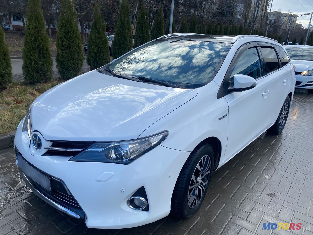 2013' Toyota Auris photo #2