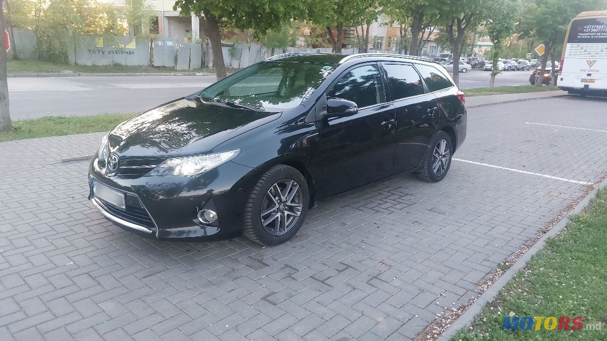 2014' Toyota Auris photo #2
