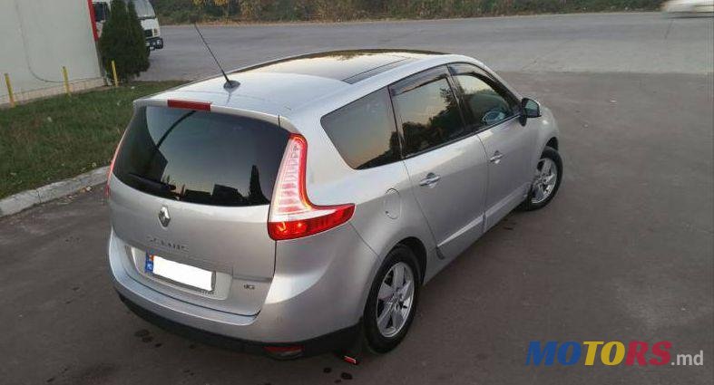 2009' Renault Grand Scenic photo #1