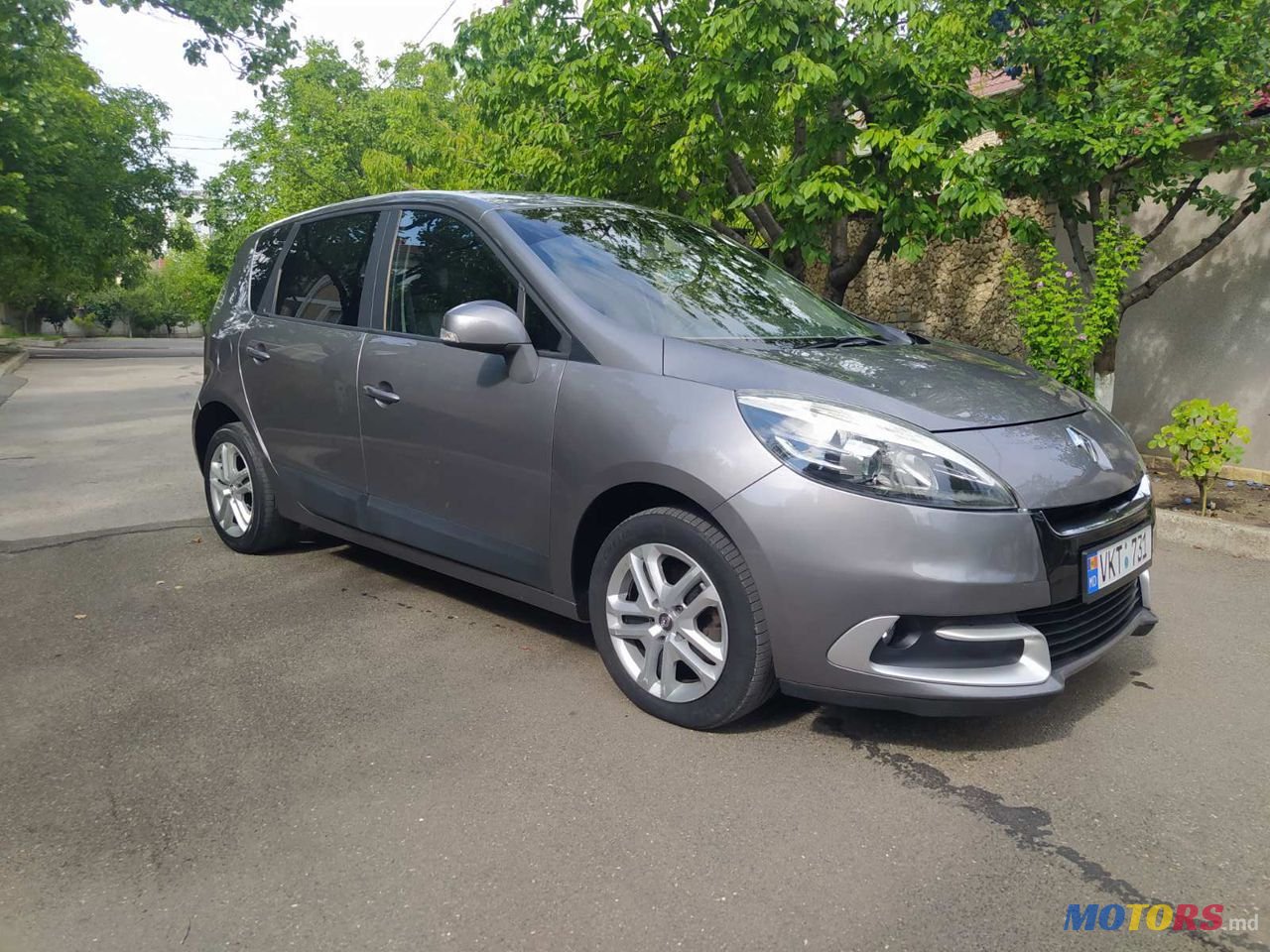2012' Renault Scenic photo #2