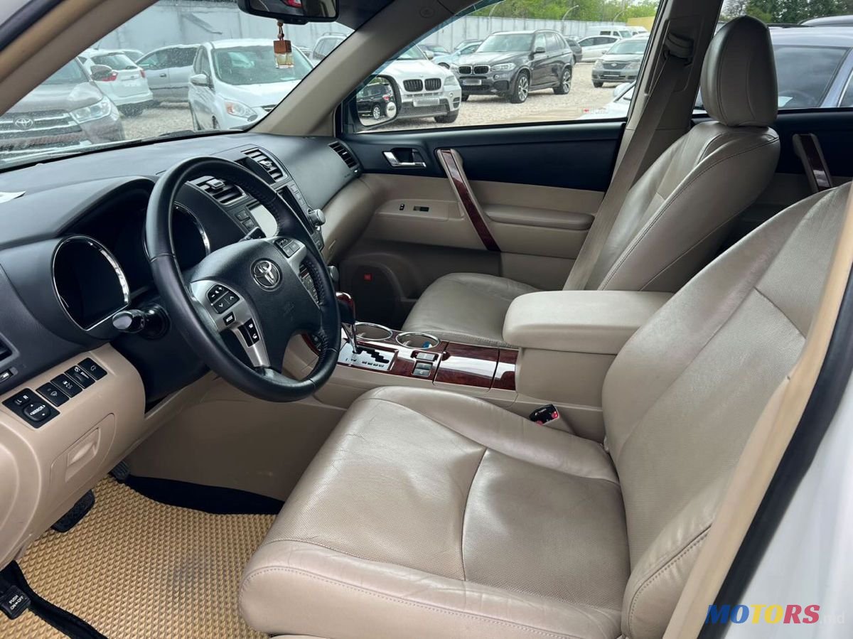 2012' Toyota Highlander photo #6