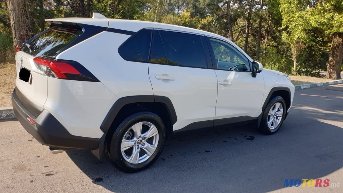 2021' Toyota RAV4 photo #3