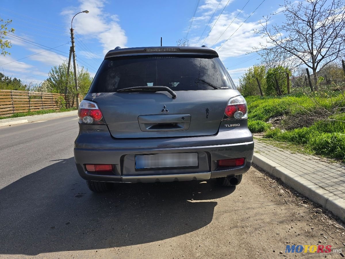 2005' Mitsubishi Outlander photo #4