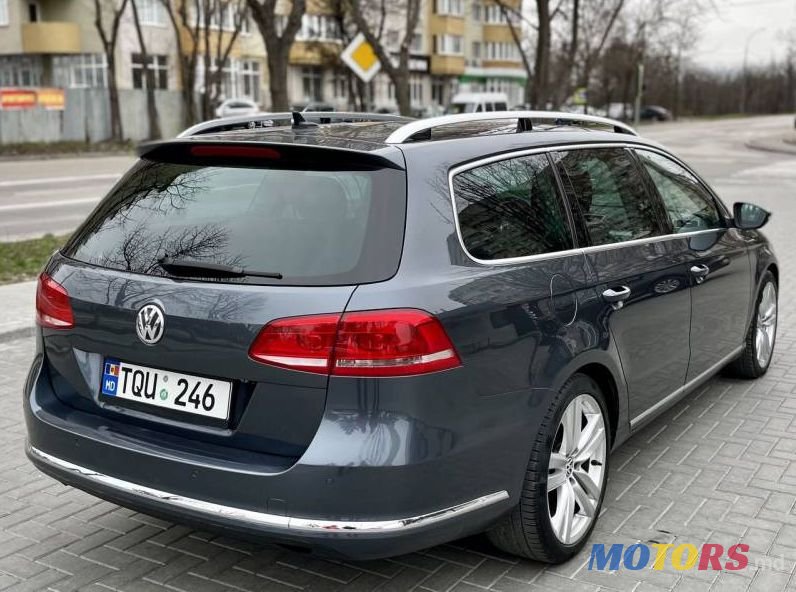 2011' Volkswagen Passat photo #4