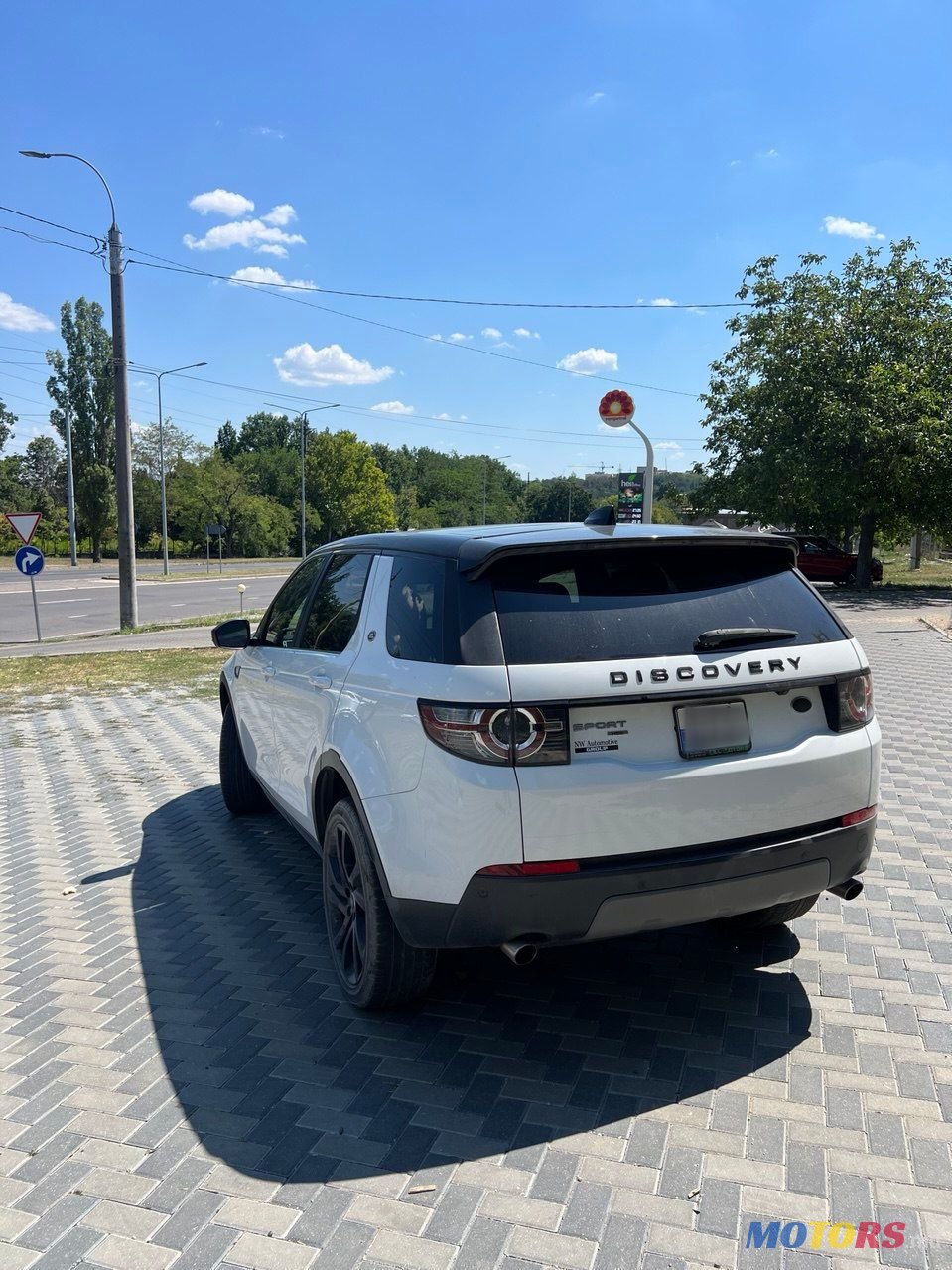 2017' Land Rover Discovery Sport photo #6