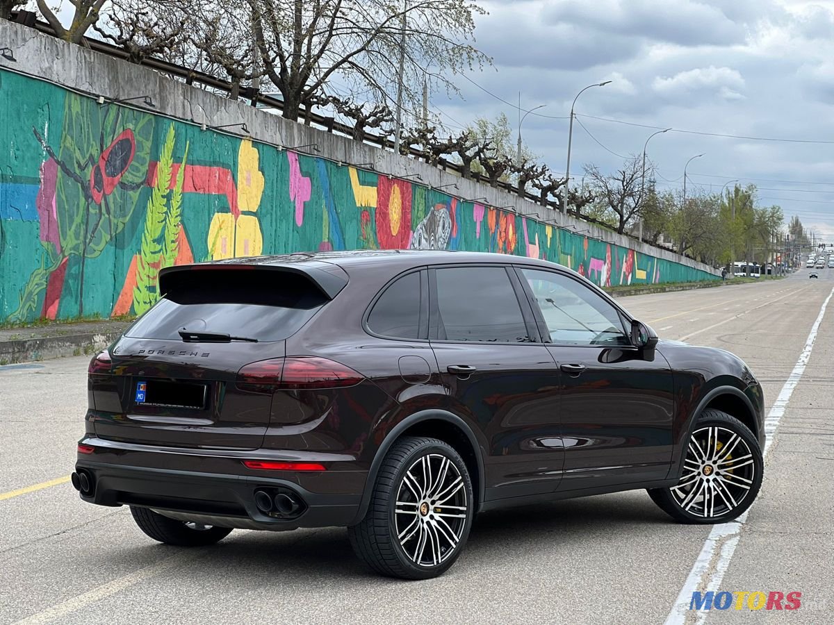 2016' Porsche Cayenne photo #2
