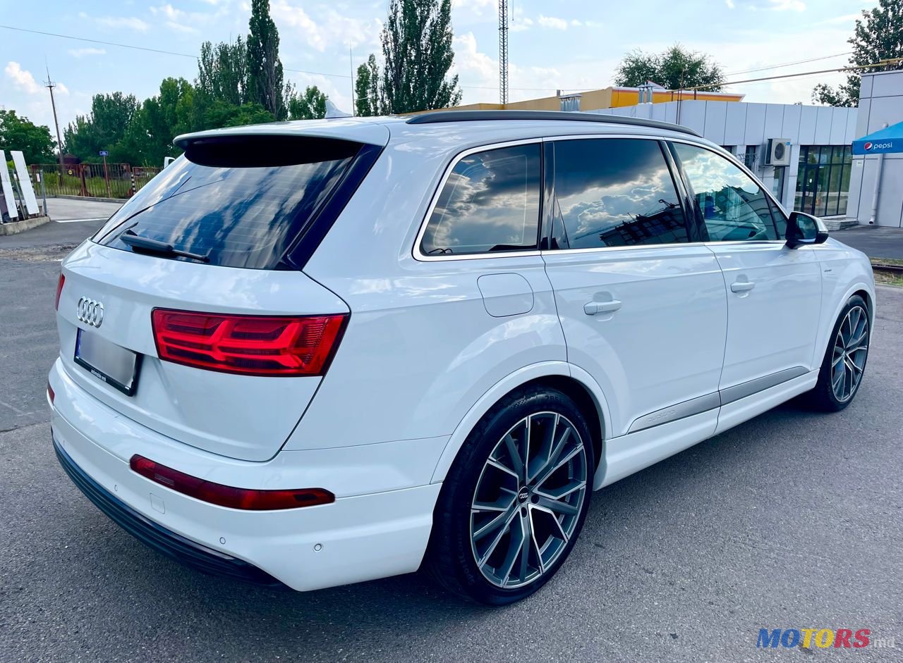 2018' Audi Q7 E-Tron photo #4
