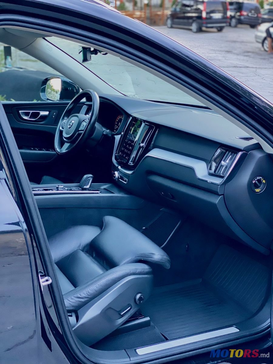 2020' Volvo XC60 photo #5