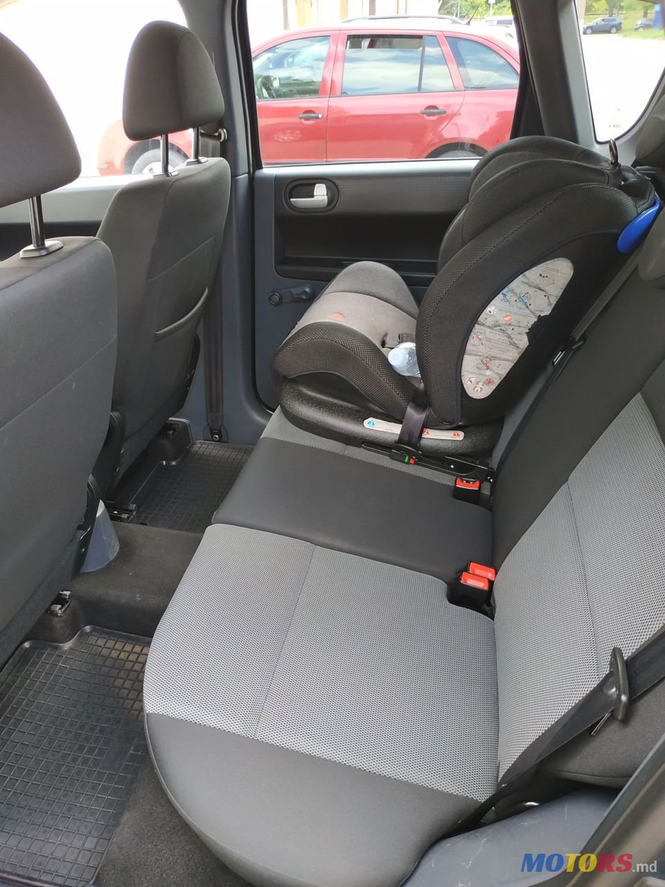 2010' Mitsubishi Colt photo #6