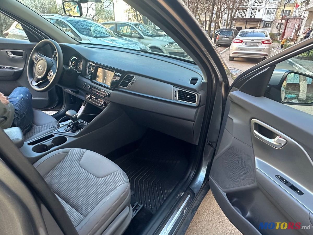 2017' Kia Niro photo #5