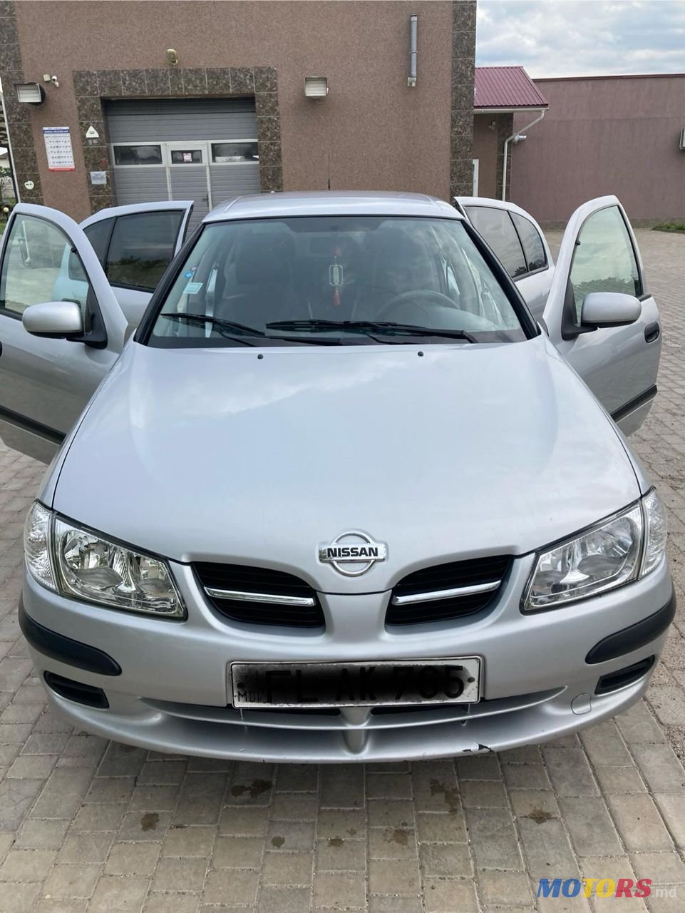 2002' Nissan Almera photo #2