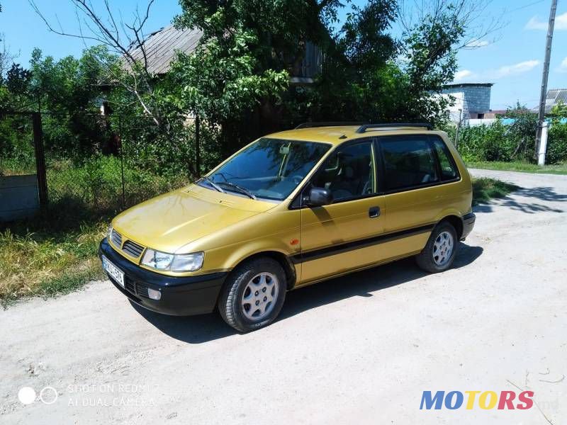 1997' Mitsubishi Space Runner photo #1