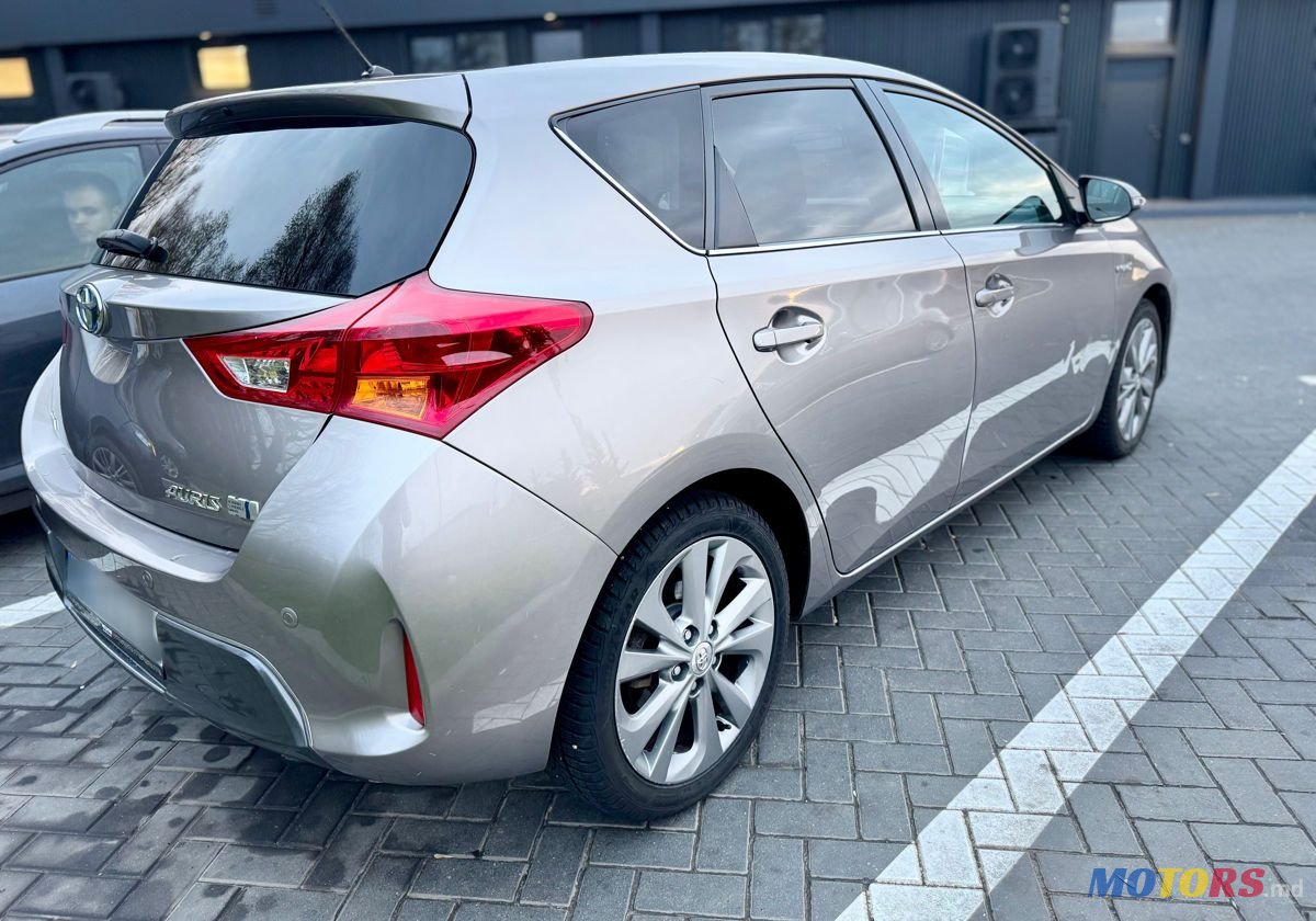 2013' Toyota Auris photo #2