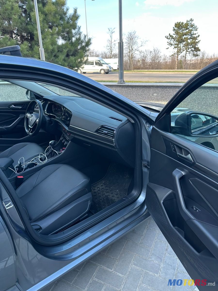 2019' Volkswagen Jetta photo #4