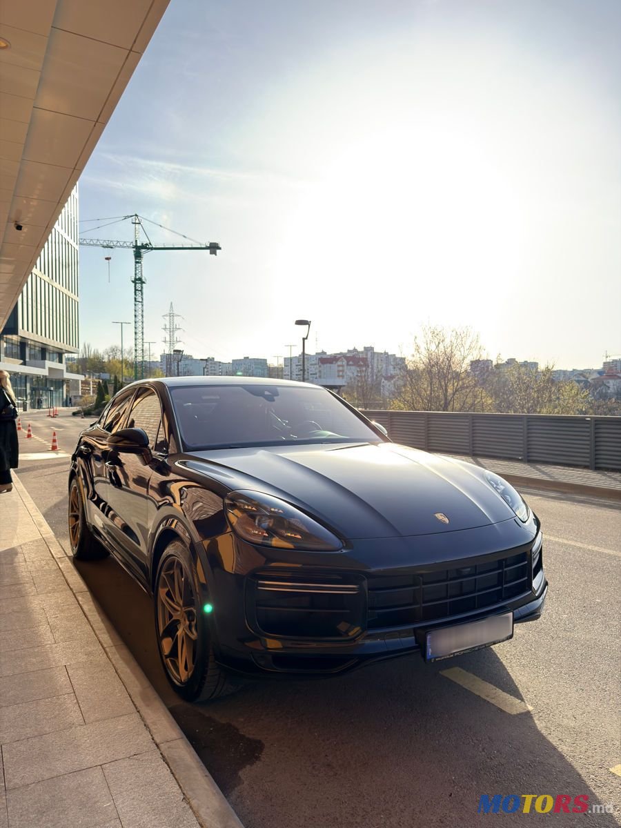 2020' Porsche Cayenne Coupe photo #3