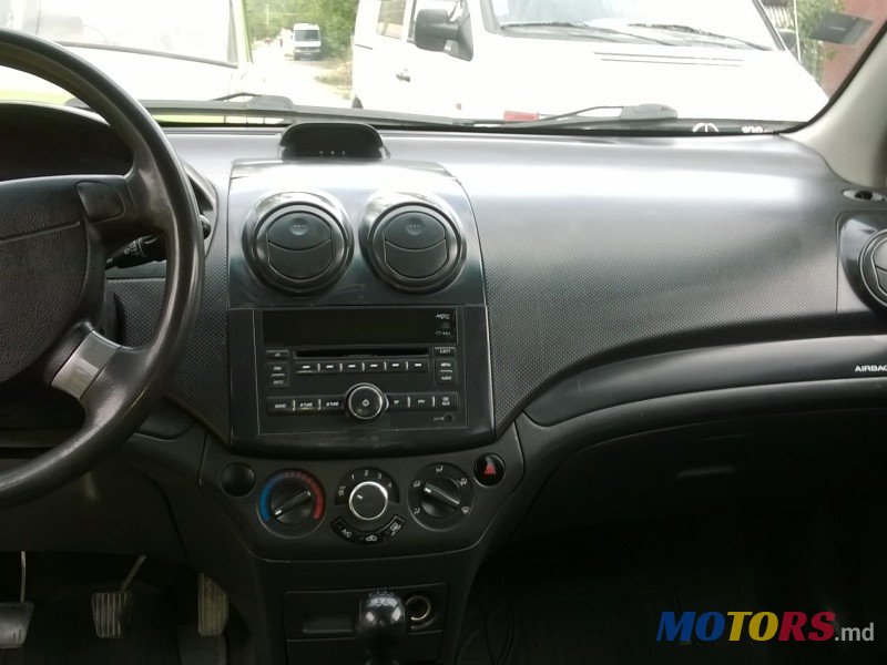 2009' Chevrolet Aveo photo #2