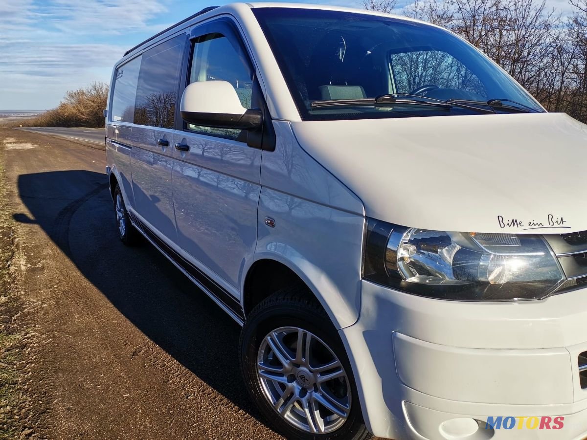 2011' Volkswagen Transporter photo #2