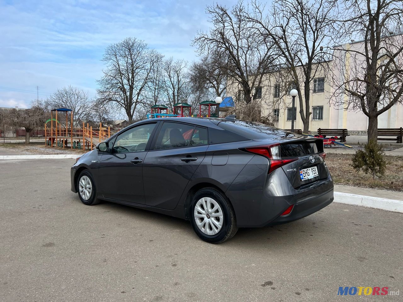 2020' Toyota Prius photo #2