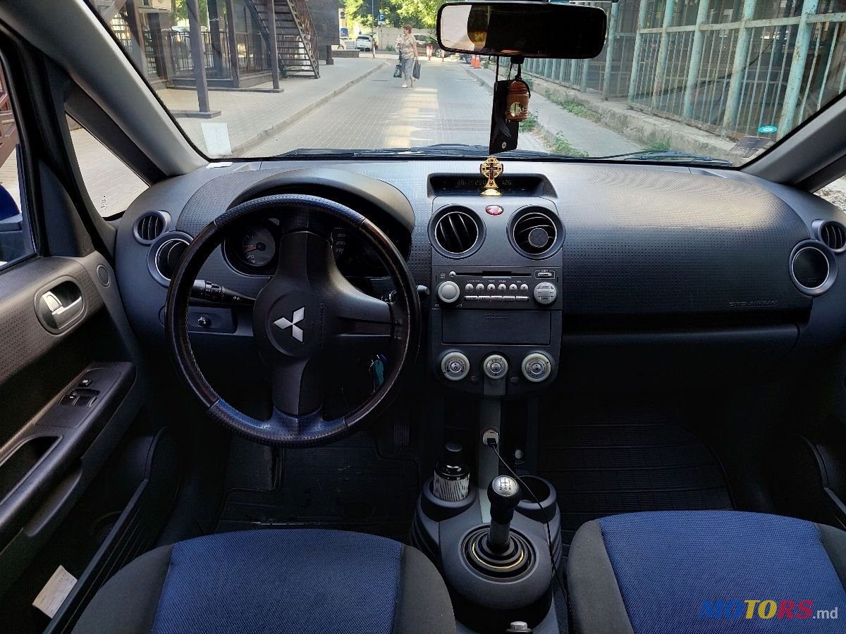 2006' Mitsubishi Colt photo #6