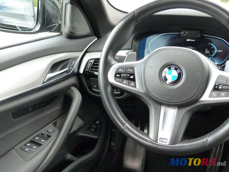 2020' BMW 5 Series photo #6