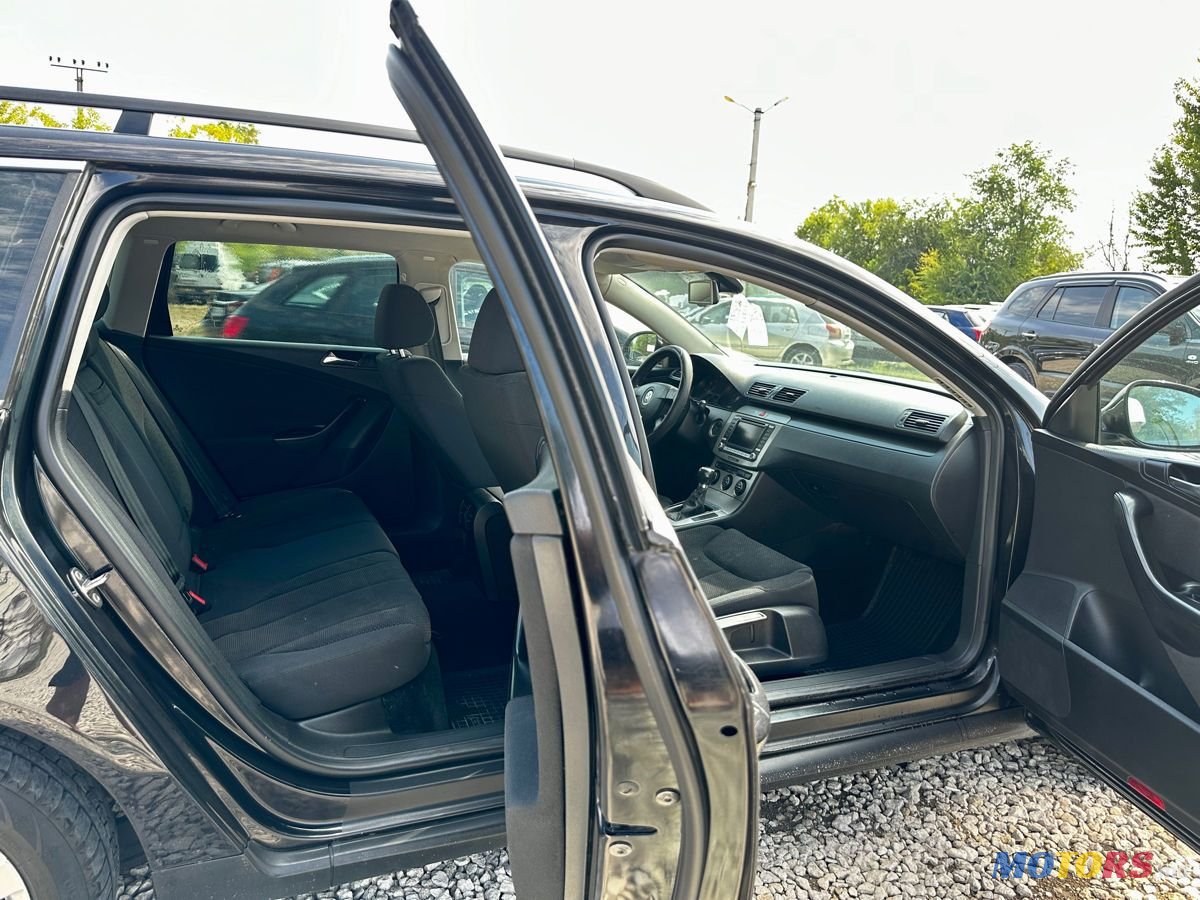 2007' Volkswagen Passat photo #6