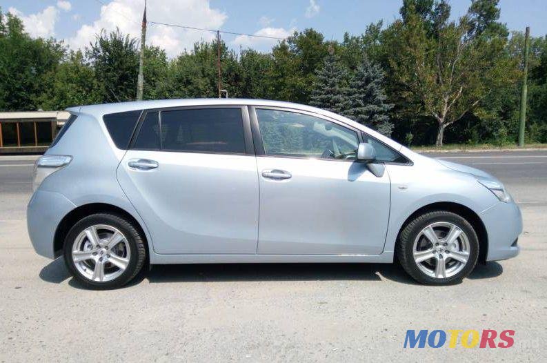 2011' Toyota Verso photo #1