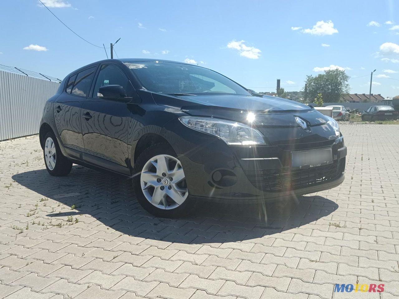 2011' Renault Megane photo #2