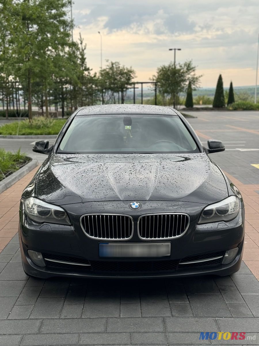 2011' BMW 5 Series photo #1