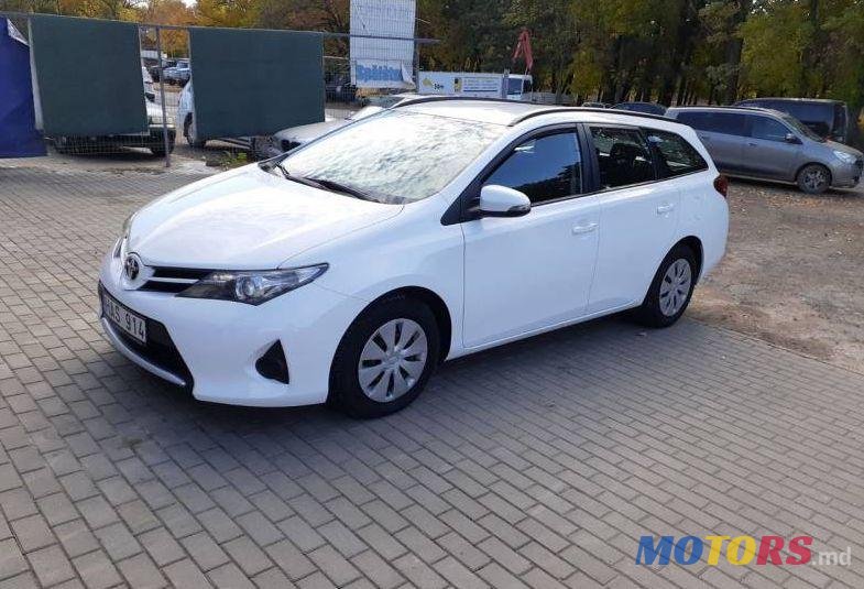 2013' Toyota Auris photo #1