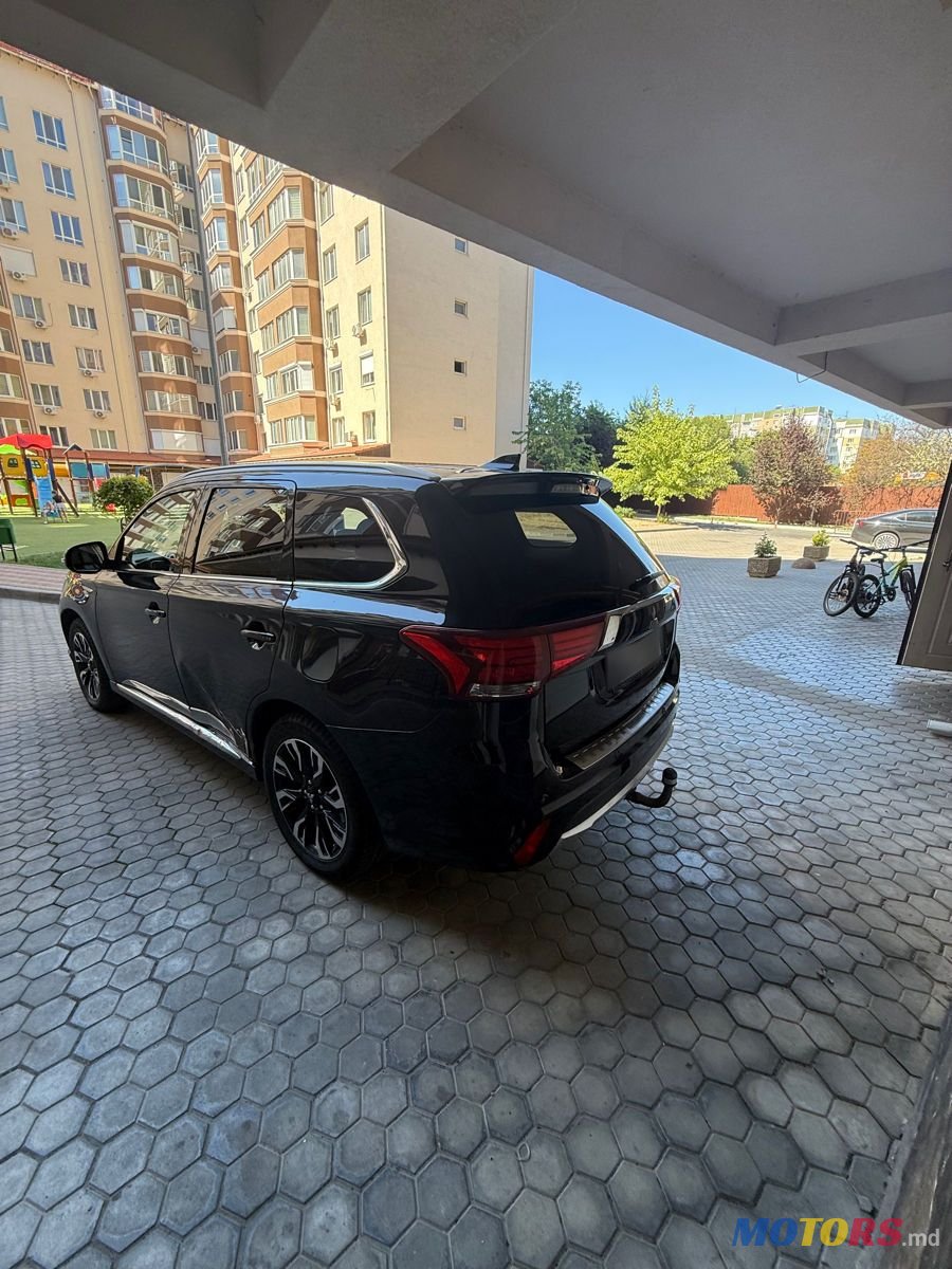 2015' Mitsubishi Outlander photo #5