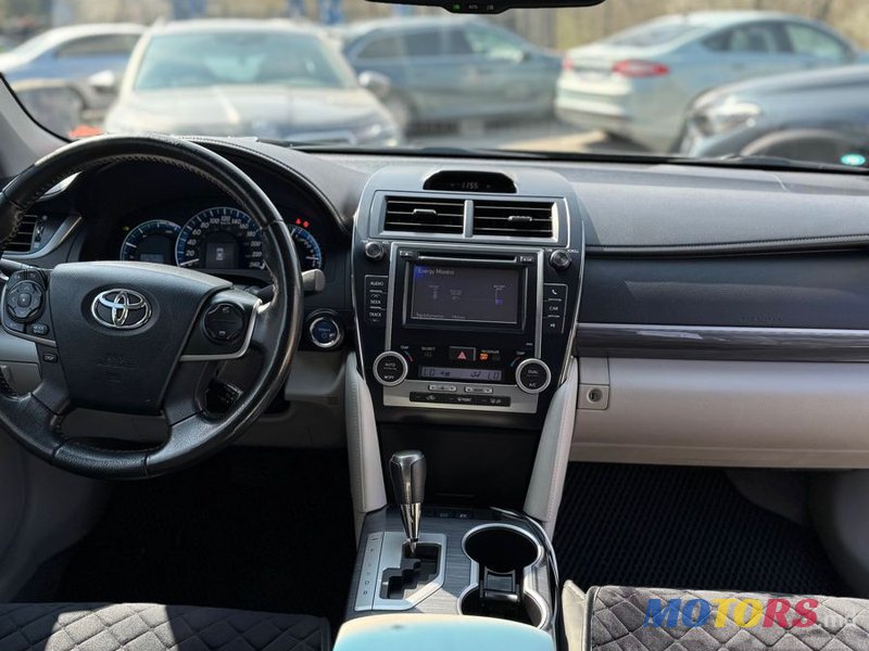 2013' Toyota Camry photo #6