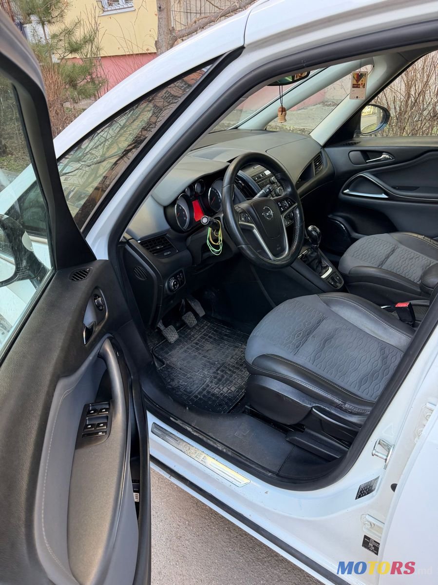 2013' Opel Zafira photo #6