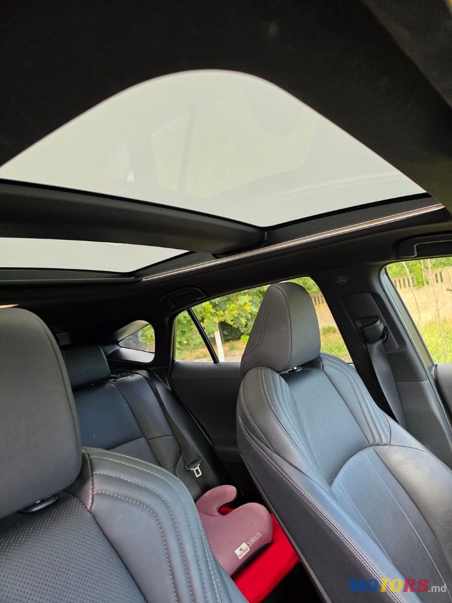 2021' Toyota Venza photo #5