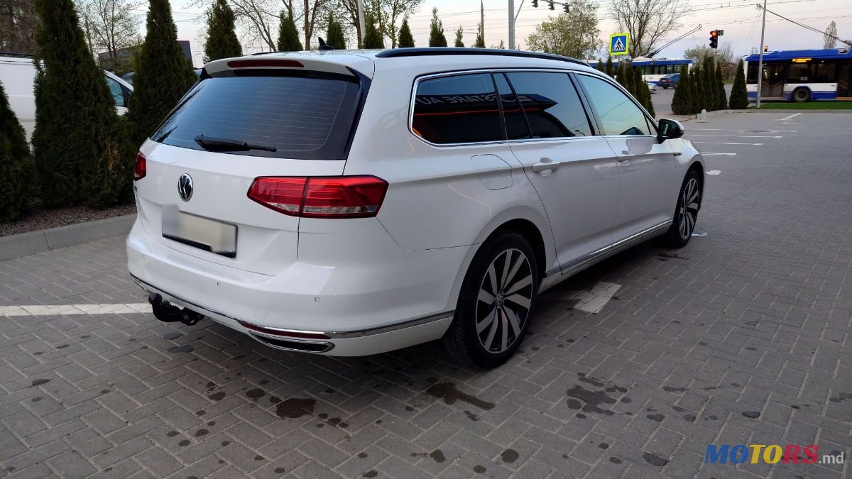 2018' Volkswagen Passat photo #3