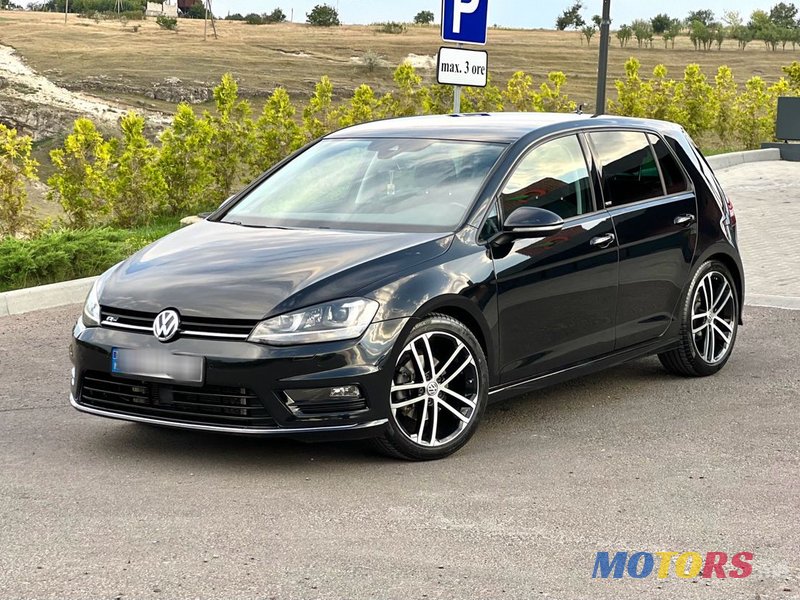 2017' Volkswagen Golf photo #2