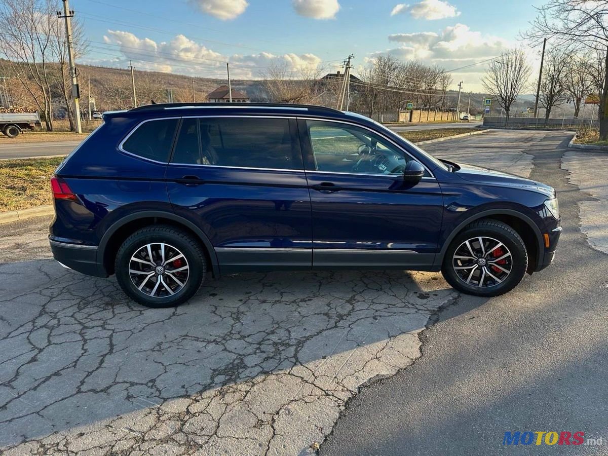 2021' Volkswagen Tiguan photo #3