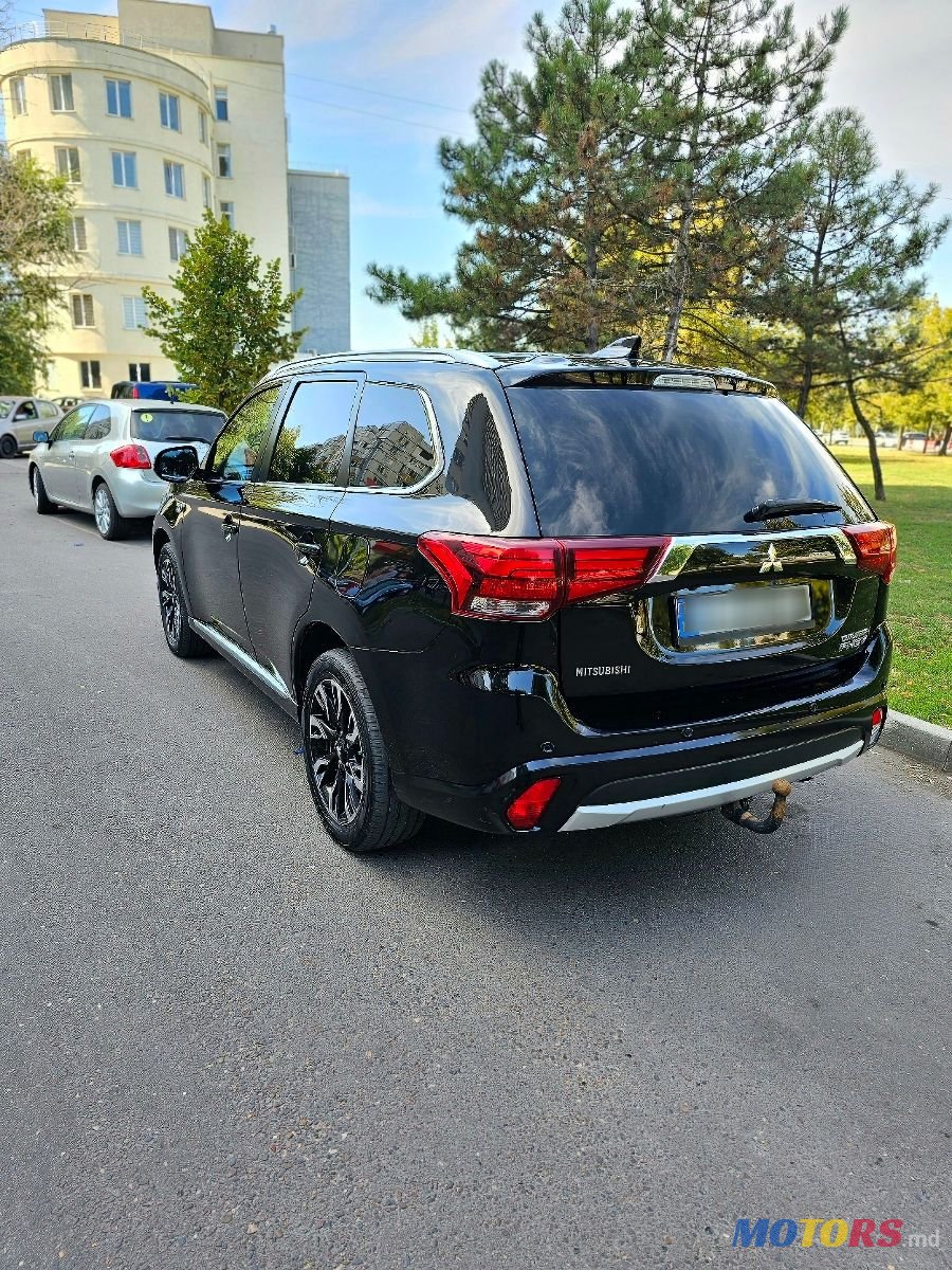 2015' Mitsubishi Outlander photo #4