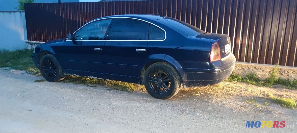 2004' Volkswagen Passat photo #3