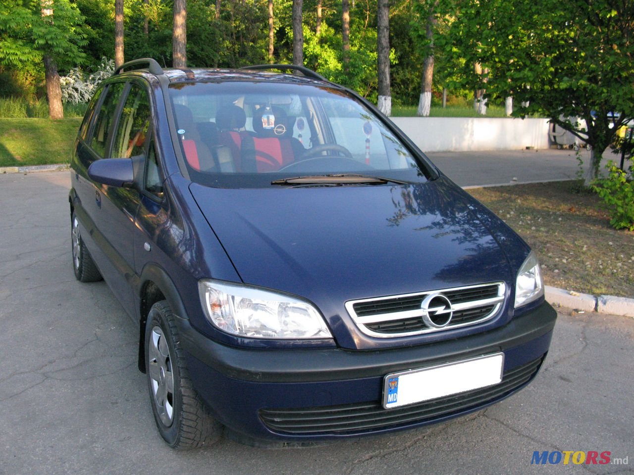 2005' Opel Zafira photo #1