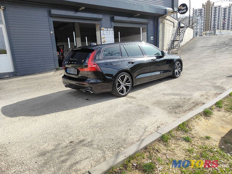 2019' Volvo V60 photo #2