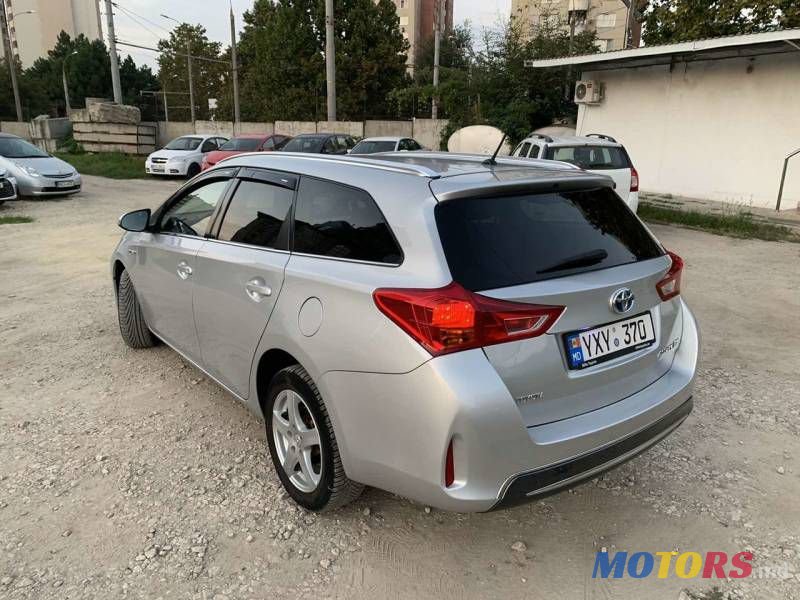 2014' Toyota Auris photo #2