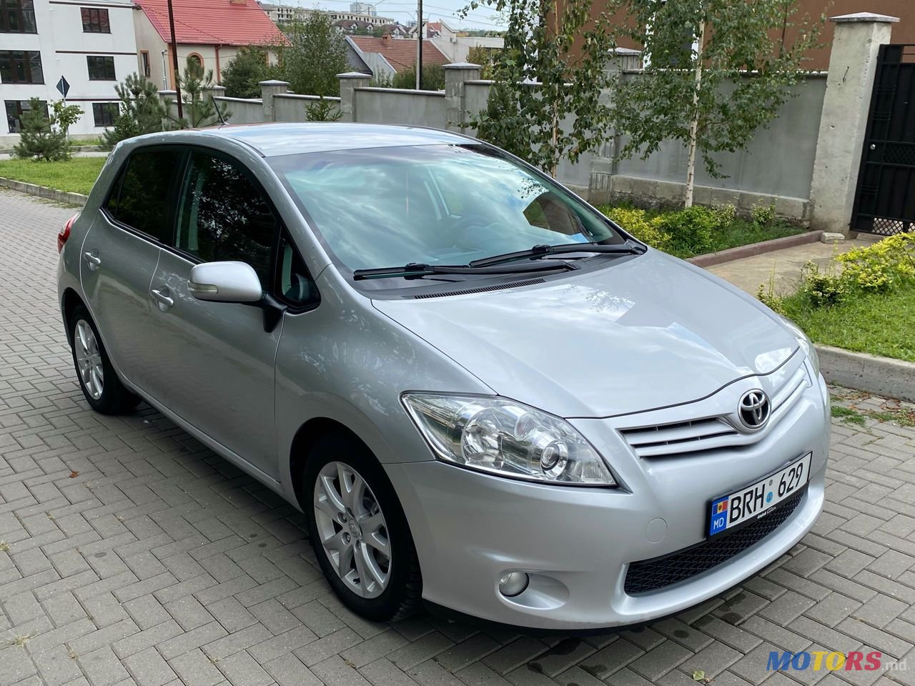 2011' Toyota Auris photo #1